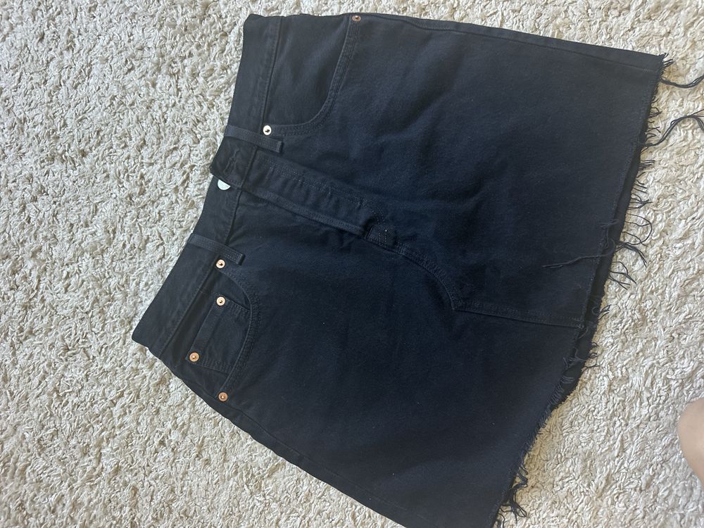 Продам чорну юбку levis