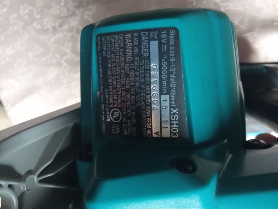Пилка Makita XSH03.та акумулятор bl1830b.