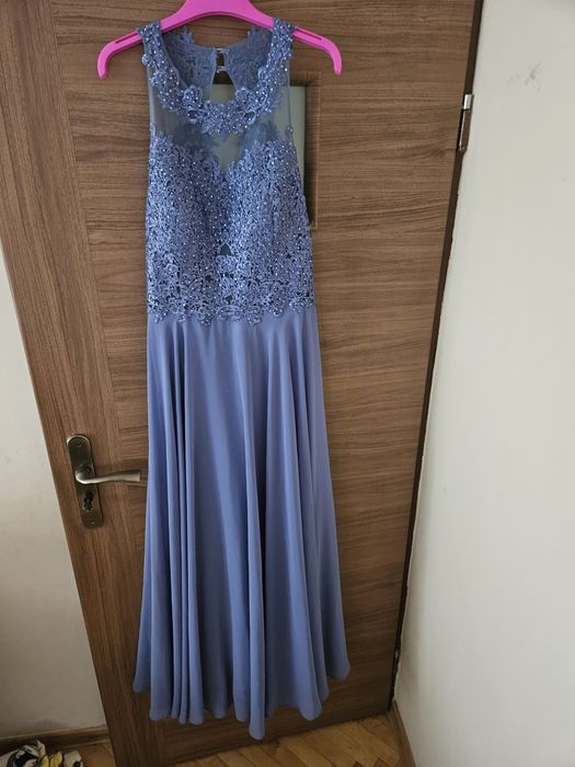 Długa wieczorowa sukienka