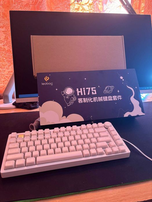 LEOBOG Hi75 White Gazzew U4T RGB version KBDiy PBT White Keycaps