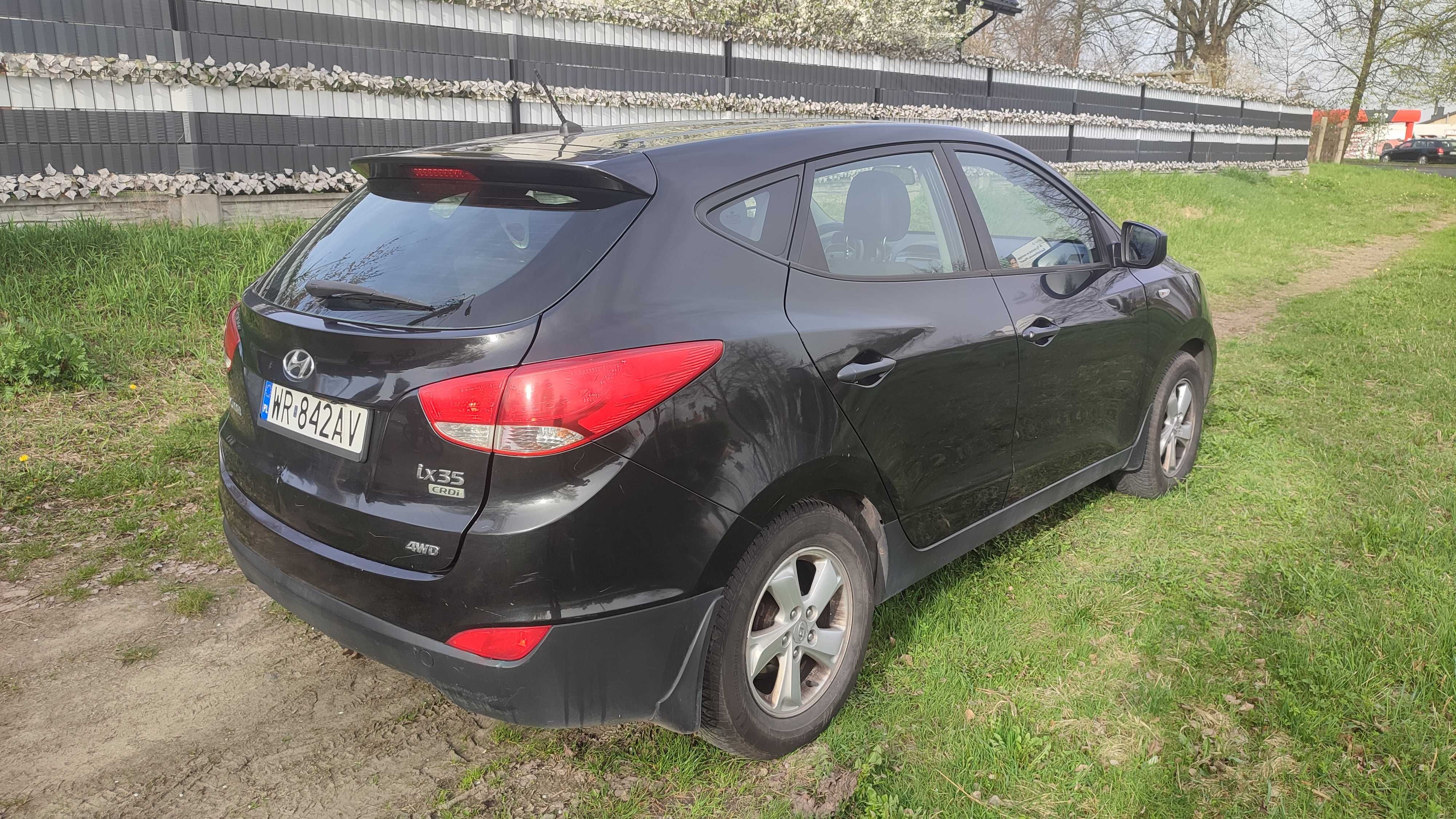 Hyundai ix35, nowe opony, bagażnik dachowy, doczepiany hak