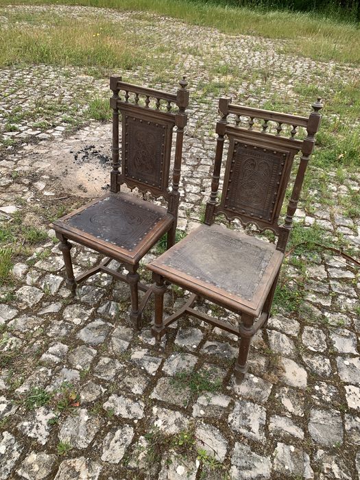Par de cadeiras antigas