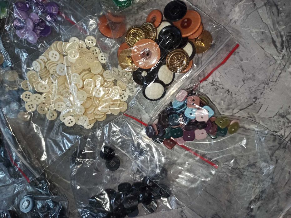 Много разных пуговиц