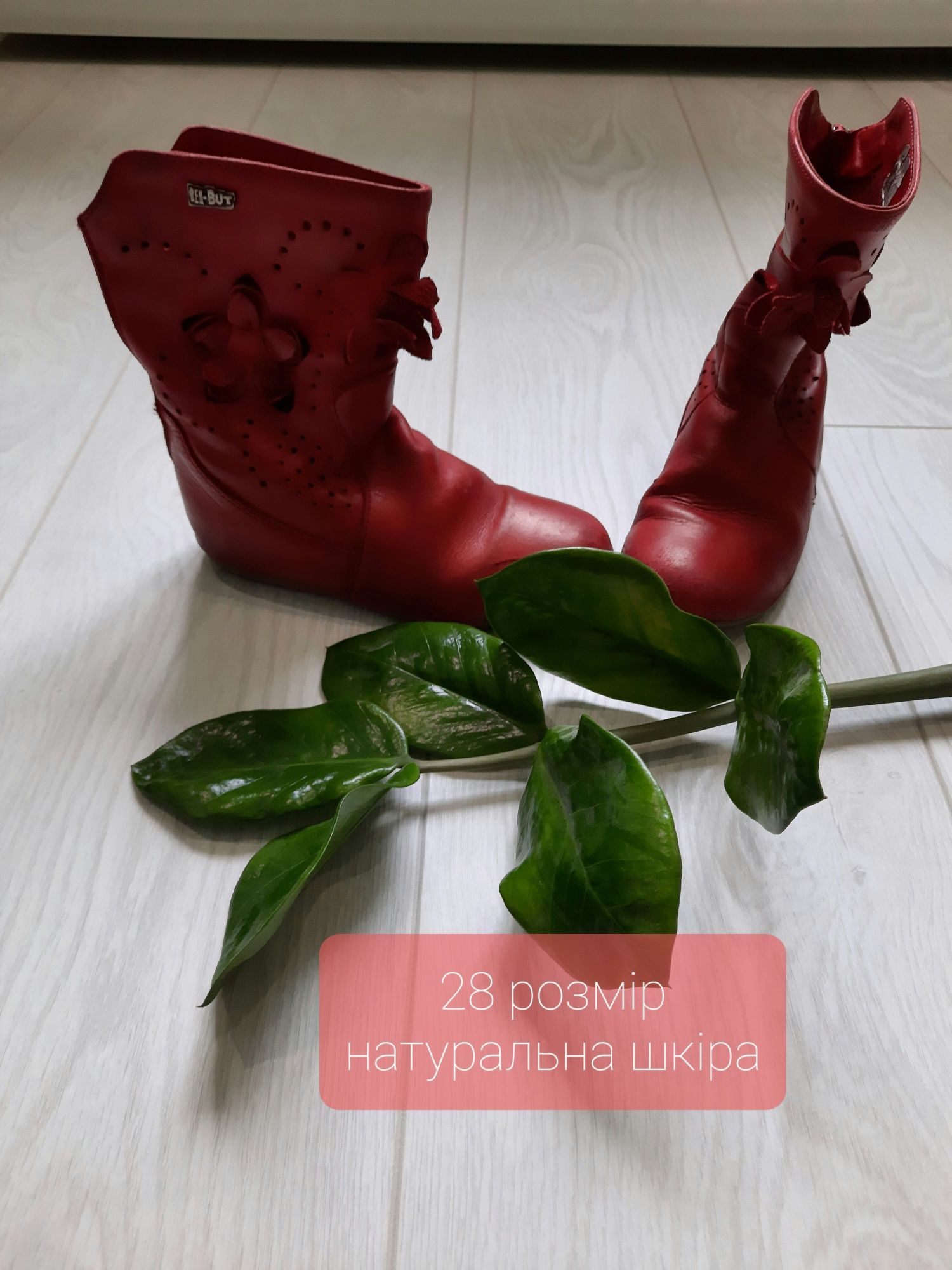 Продам чобітки на дівчинку з натуральної шкіри