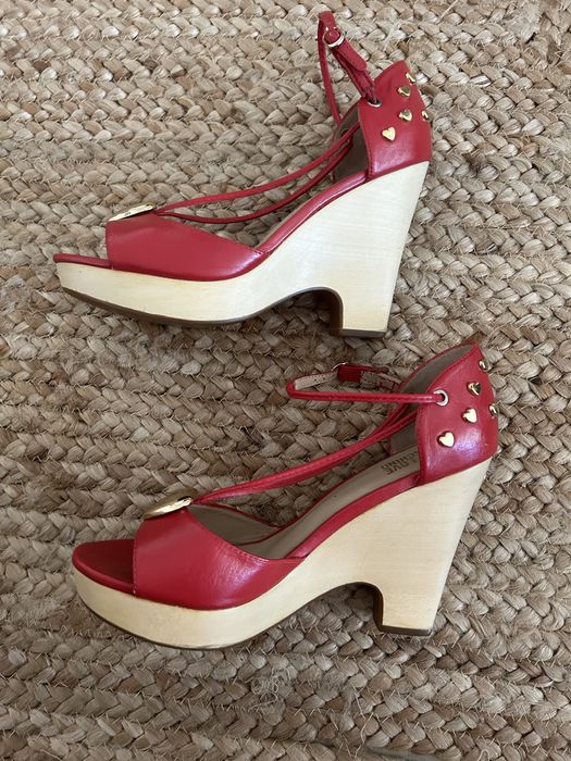 Sandalias Mochino vermelhas