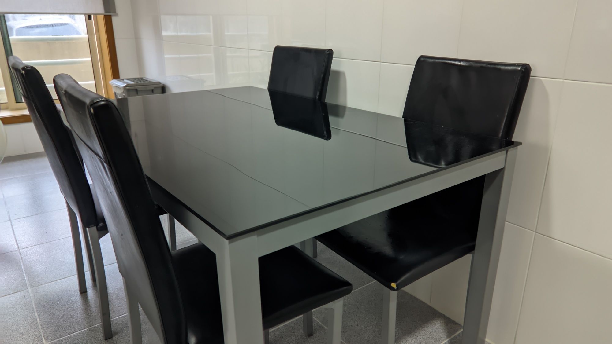 Mesa de Cozinha com 4 cadeiras