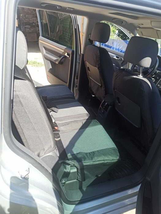 Volkswagen touran.