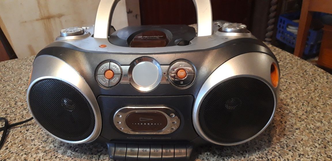 Rádio Roadstar (Leitor de Cds com Avaria)