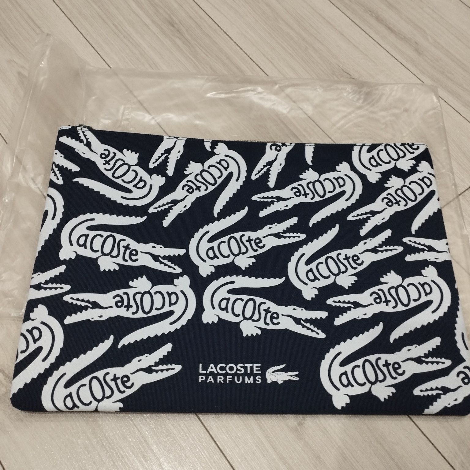 Nowe etui/pokrowiec na laptopa Lacoste