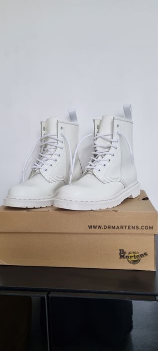 Жіночі черевики Dr. Martens жіноче взуття