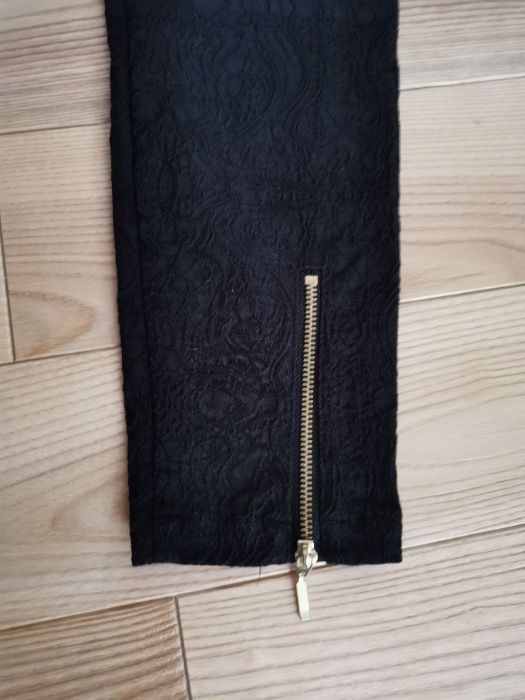 H&M Spodnie żakardowe S 36 czarne eleganckie rurki zamki slim wąskie