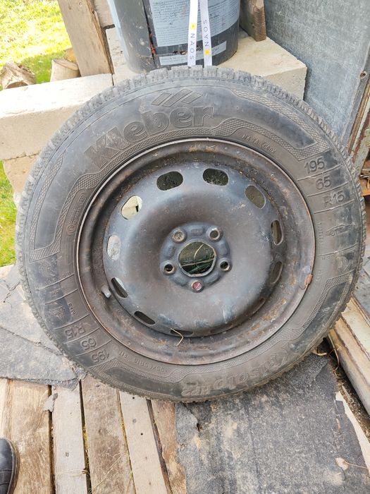 Koła z oponami zimowymi 15" + kołpaki