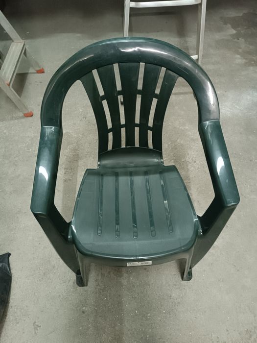 4 cadeiras totalmente novas