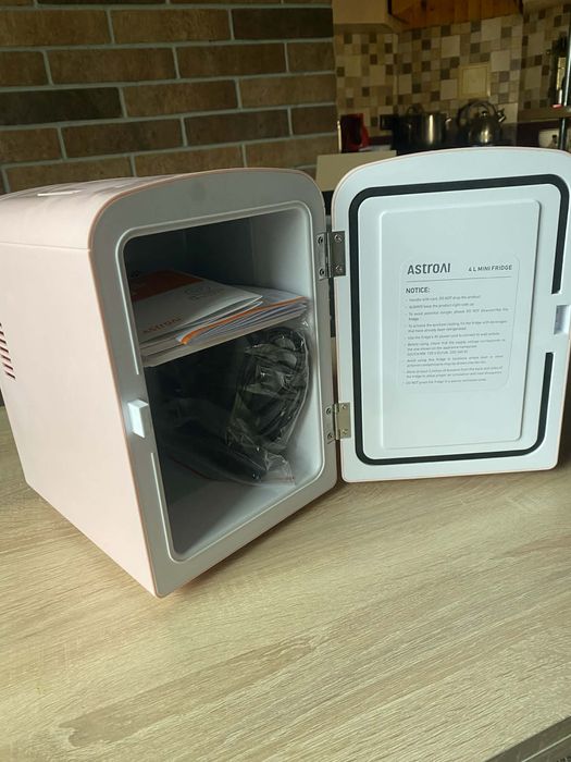 портативний холодильник об’ємом 4 літри