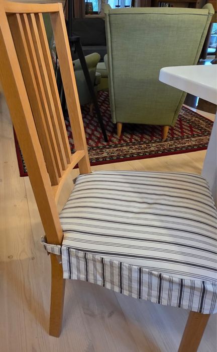 Stół jadlaniany z krzesłami