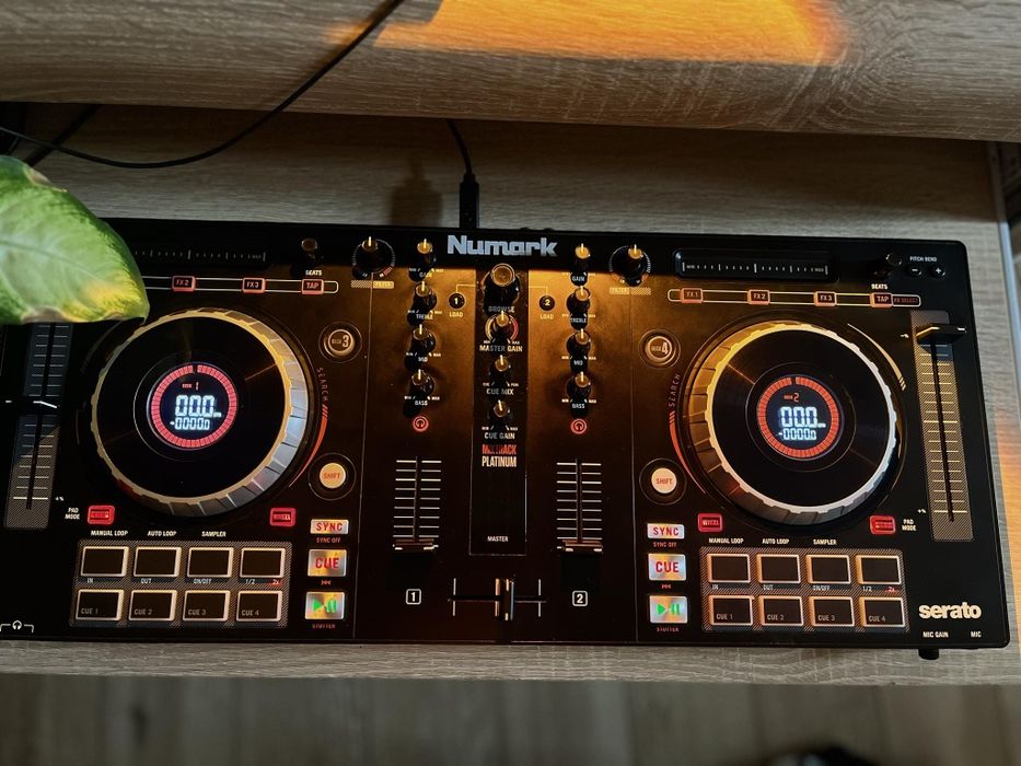 Numark Mixtrack Platinum - konsola DJ