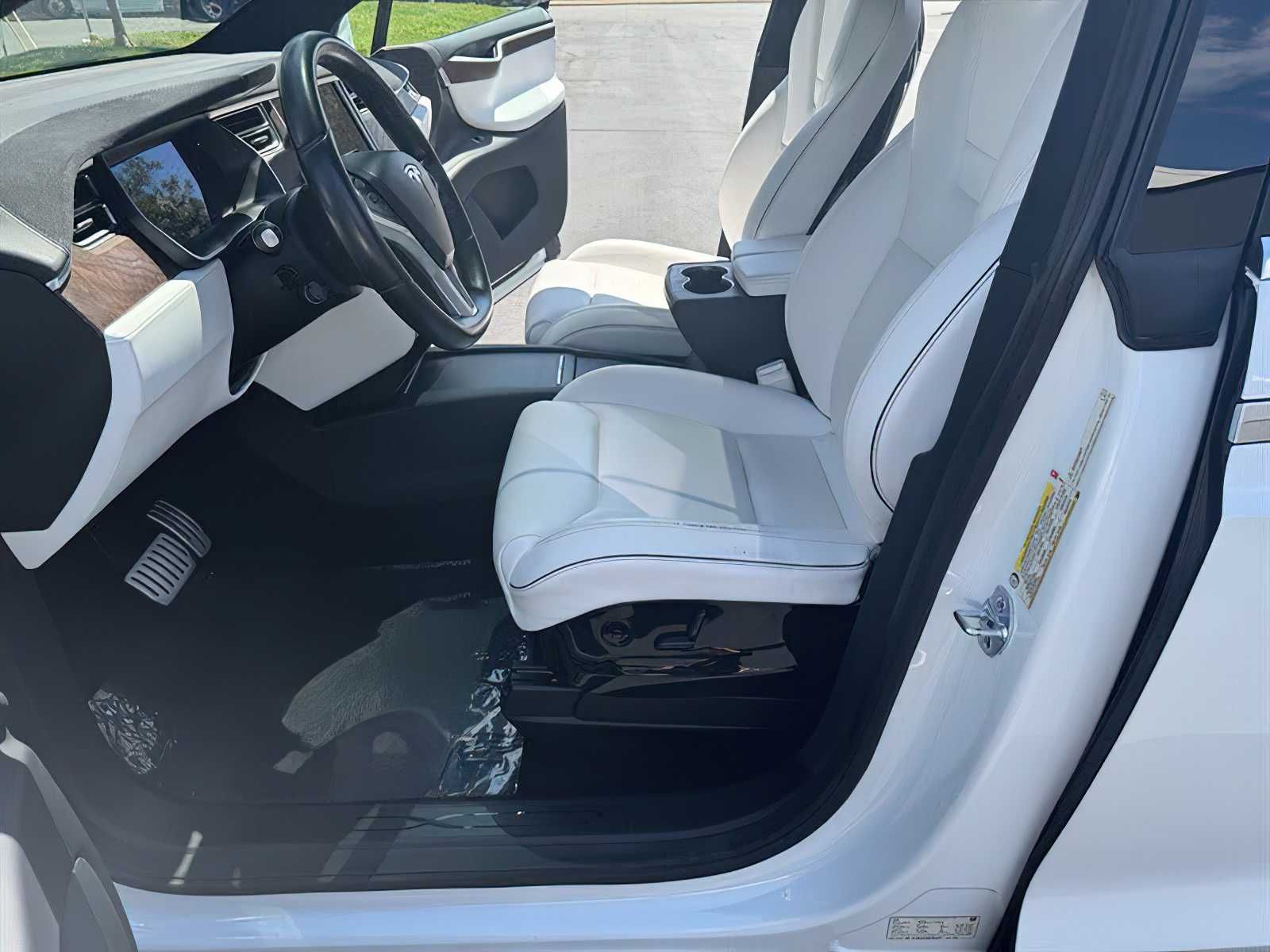 Tesla Model X      2016