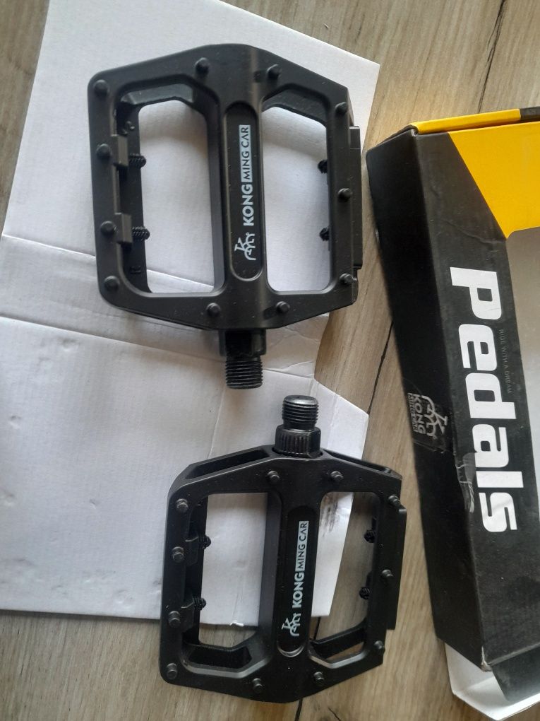 Pedały rowerowe kong ming car do mtb ko-1020 czarne aluminium odblaski