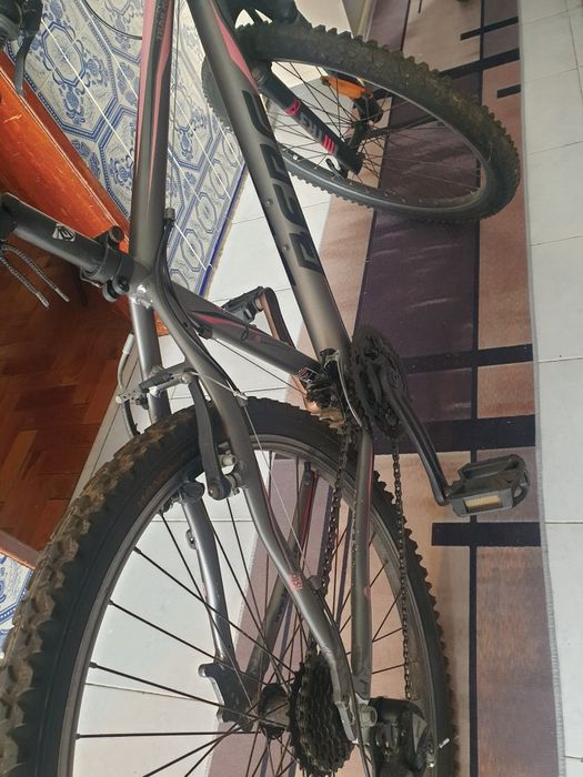 Bicicleta BTT com ótimo estado de conservação