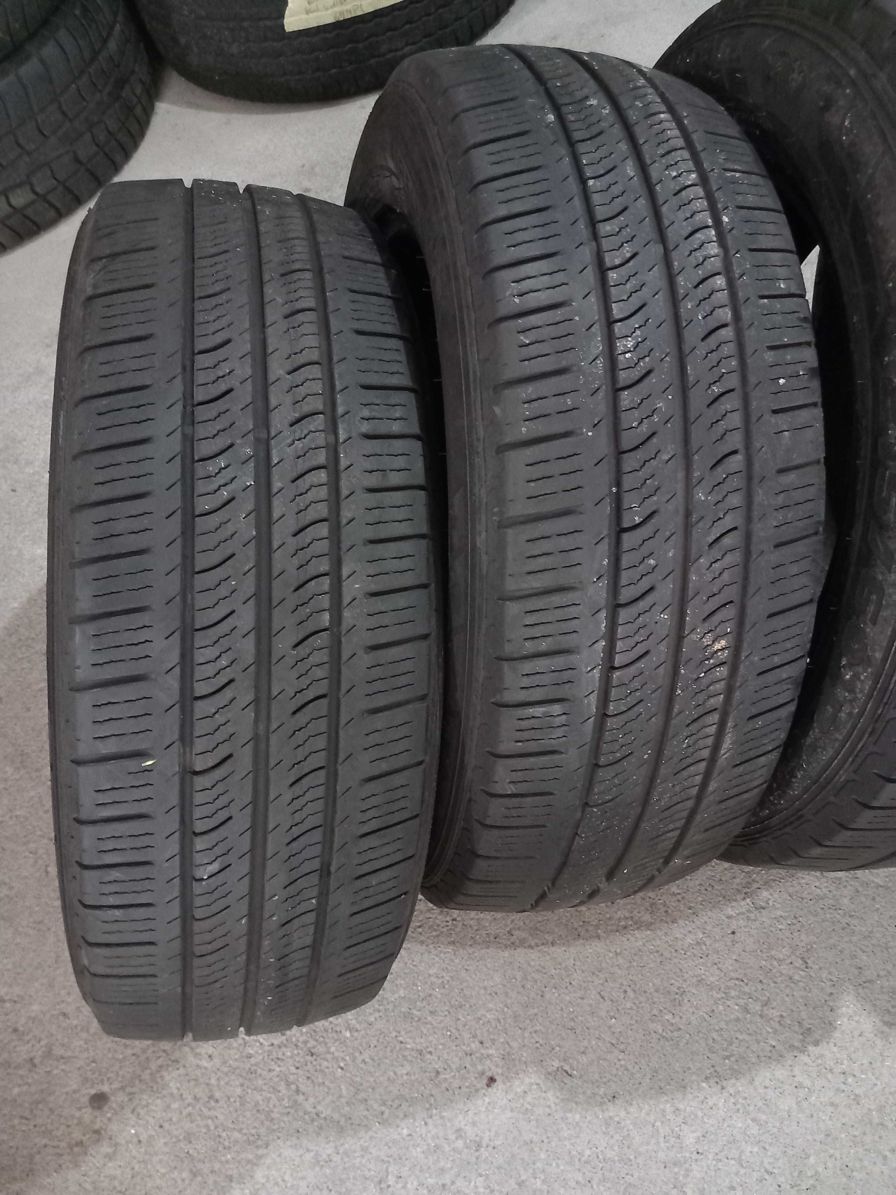 4 Pneus 215/60R16 C Pirelli