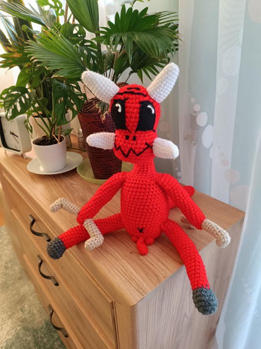 Domino z Egzorcysty maskotka na szydełku