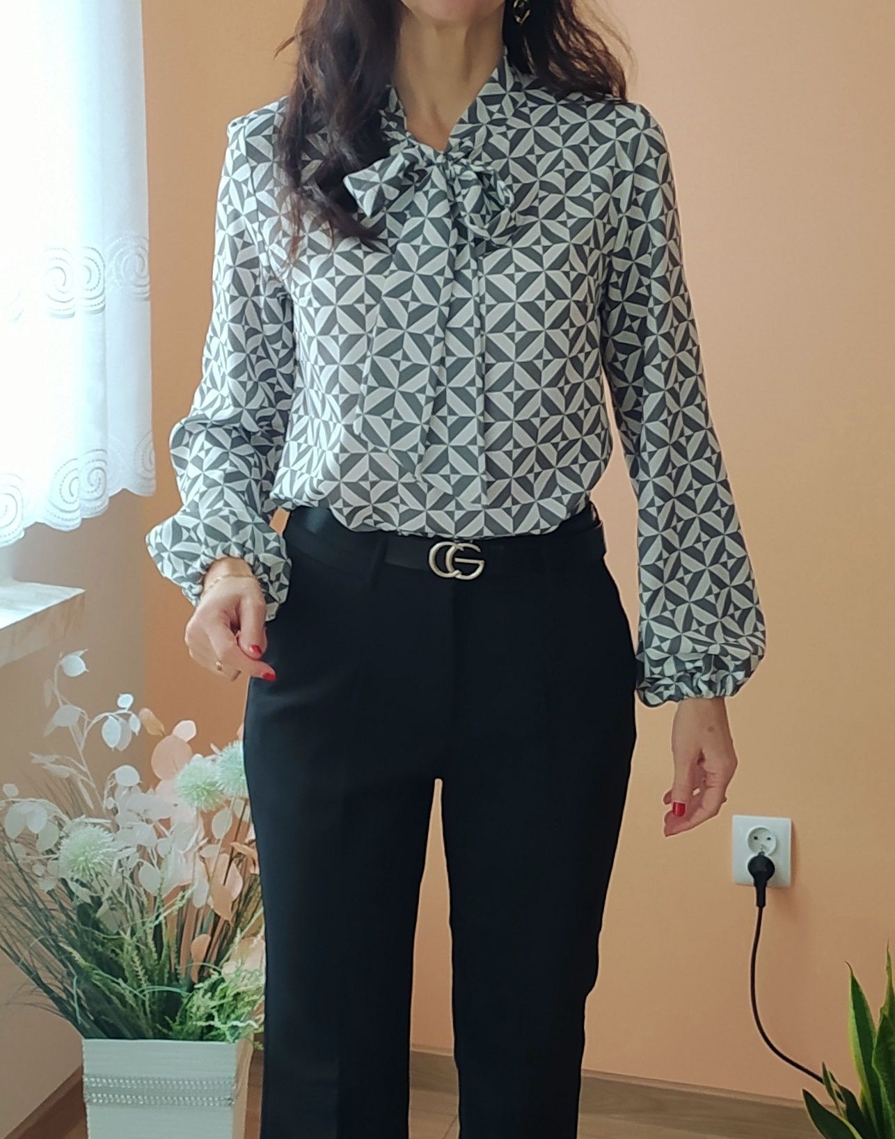 Elegancka bluzka wiązanie krawat we wzory print 36 S purpura bufiaste