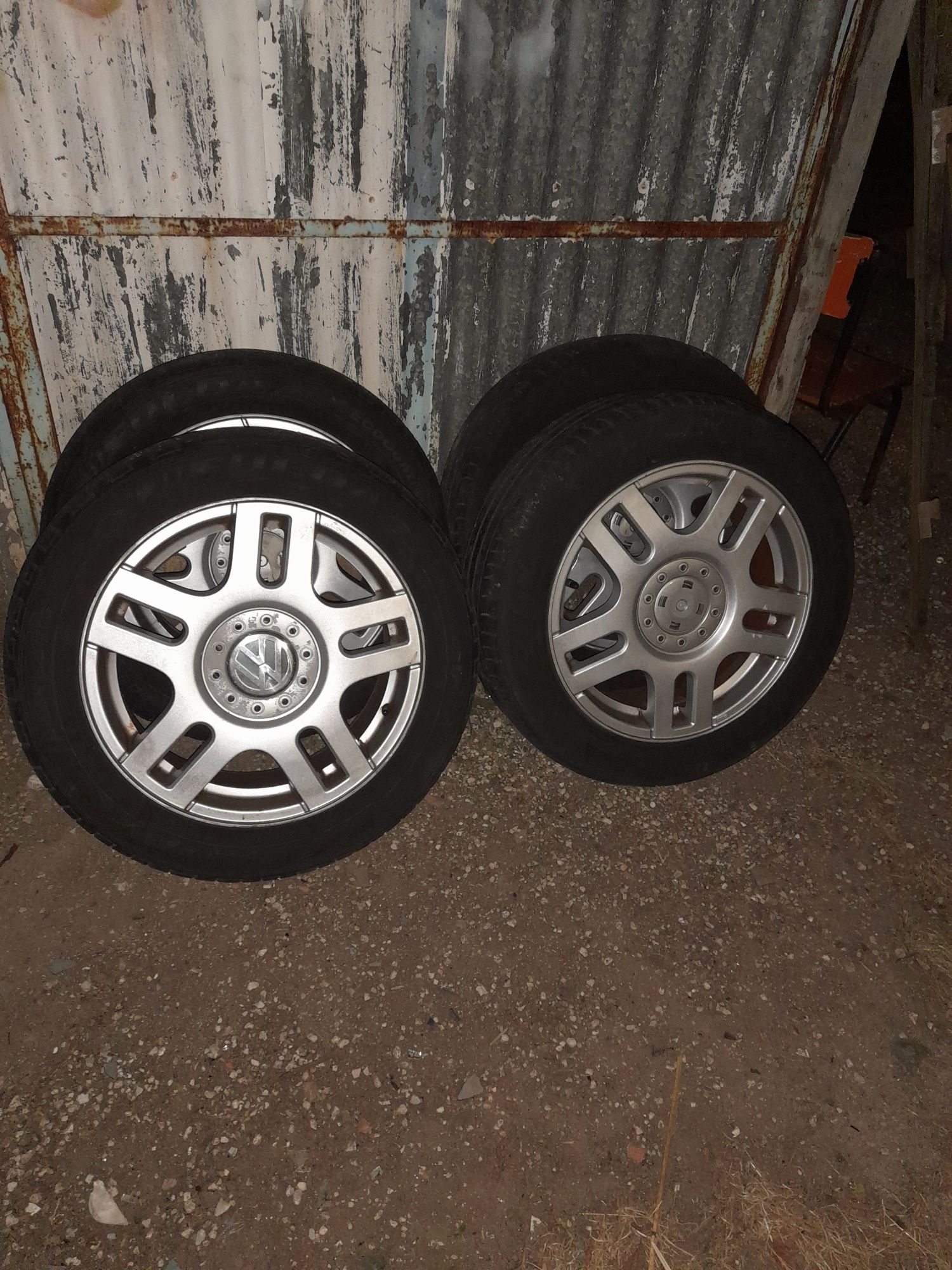 Vendo jantes vw pasaat em bom  estado