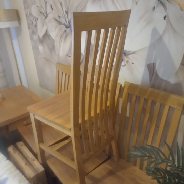 Sześć krzeseł dębowych