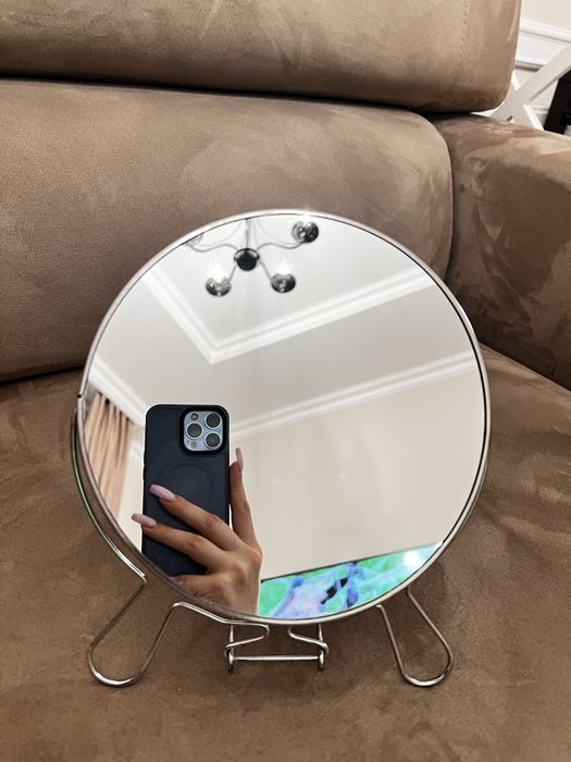 Дзеркало зі звичайним та збільшеним ефектом