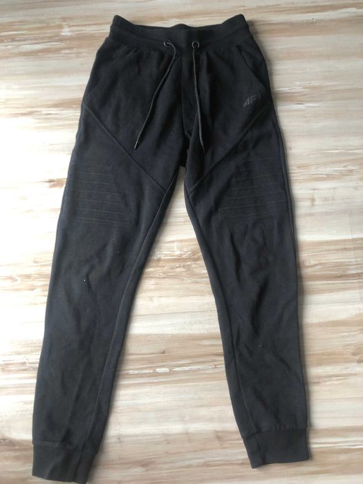 Czarne spodnie męskie 4F - rozmiar S
