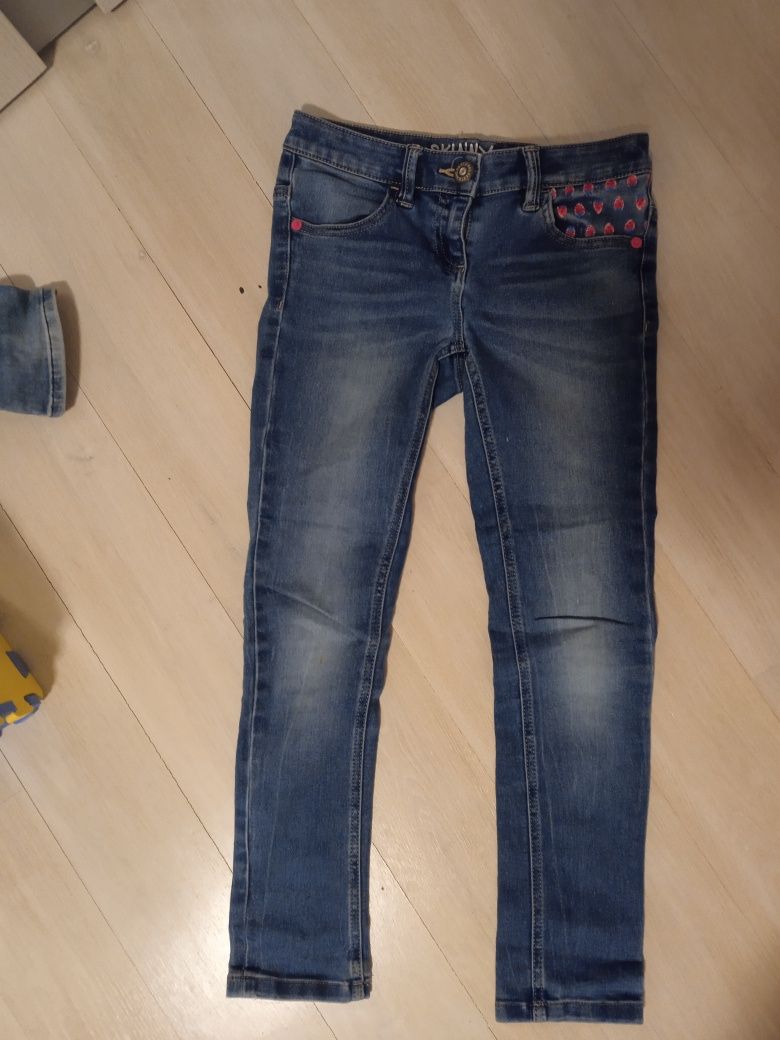Spodnie dżinsowe z nadrukiem truskawek Next 7-8 lat