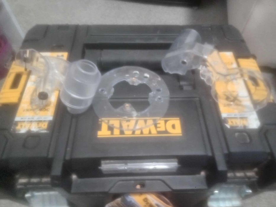 Фрезер DeWalt новий