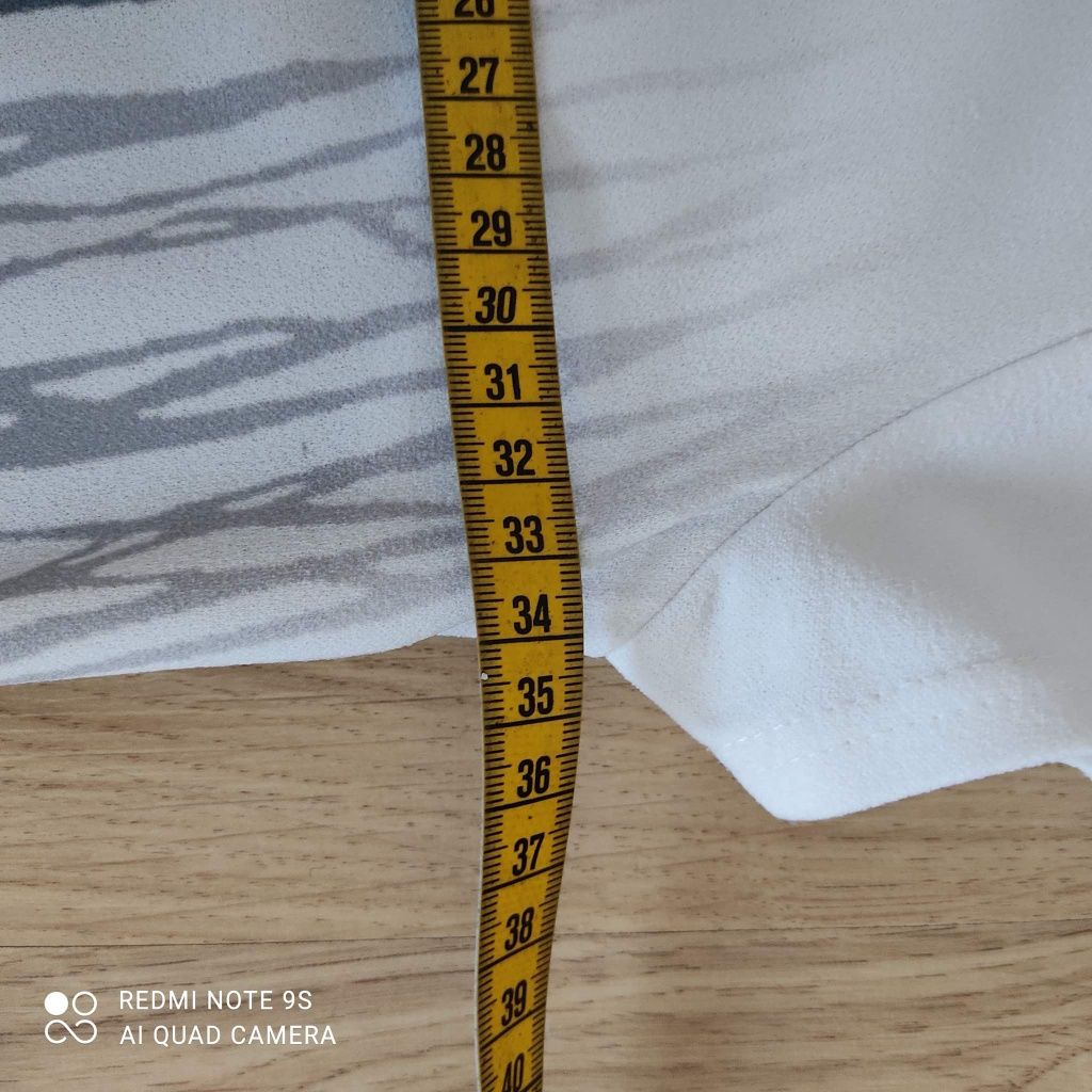 Sukienka biało szara C&A rozmiar 122
Szarość 34 cm
Długość 59 cm
