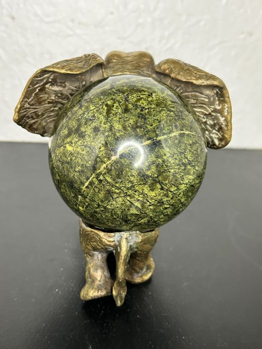 Бронзовая статуэтка Слон с Шаром , камень змеевик