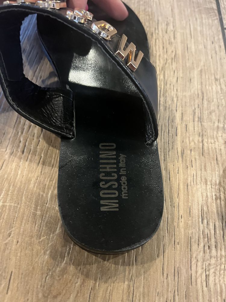 Moschino klapki japonki logo 38 czarne