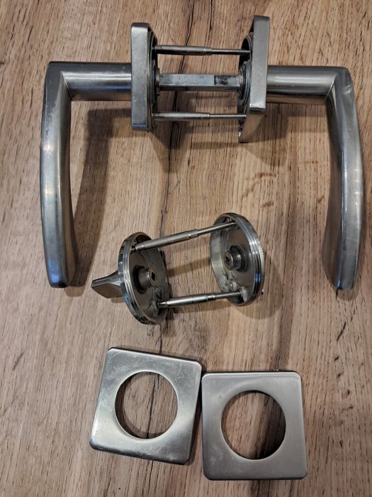 Klamki 3 sztuki z rozetami