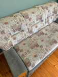 Sofa rozkładana z funkcją spania + 2 pufy