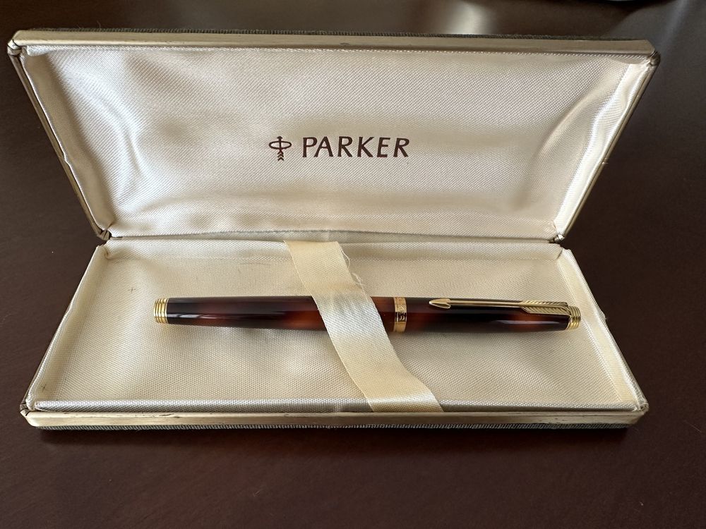 Caneta Parker 75 em Laca Chinesa Castanha com Aparo em Ouro 18 kilates