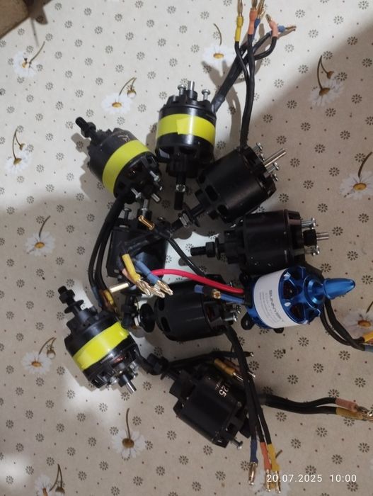 Двигун безколекторний