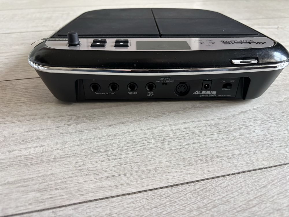 Samplepad  alesis perkusia ekektroniczna