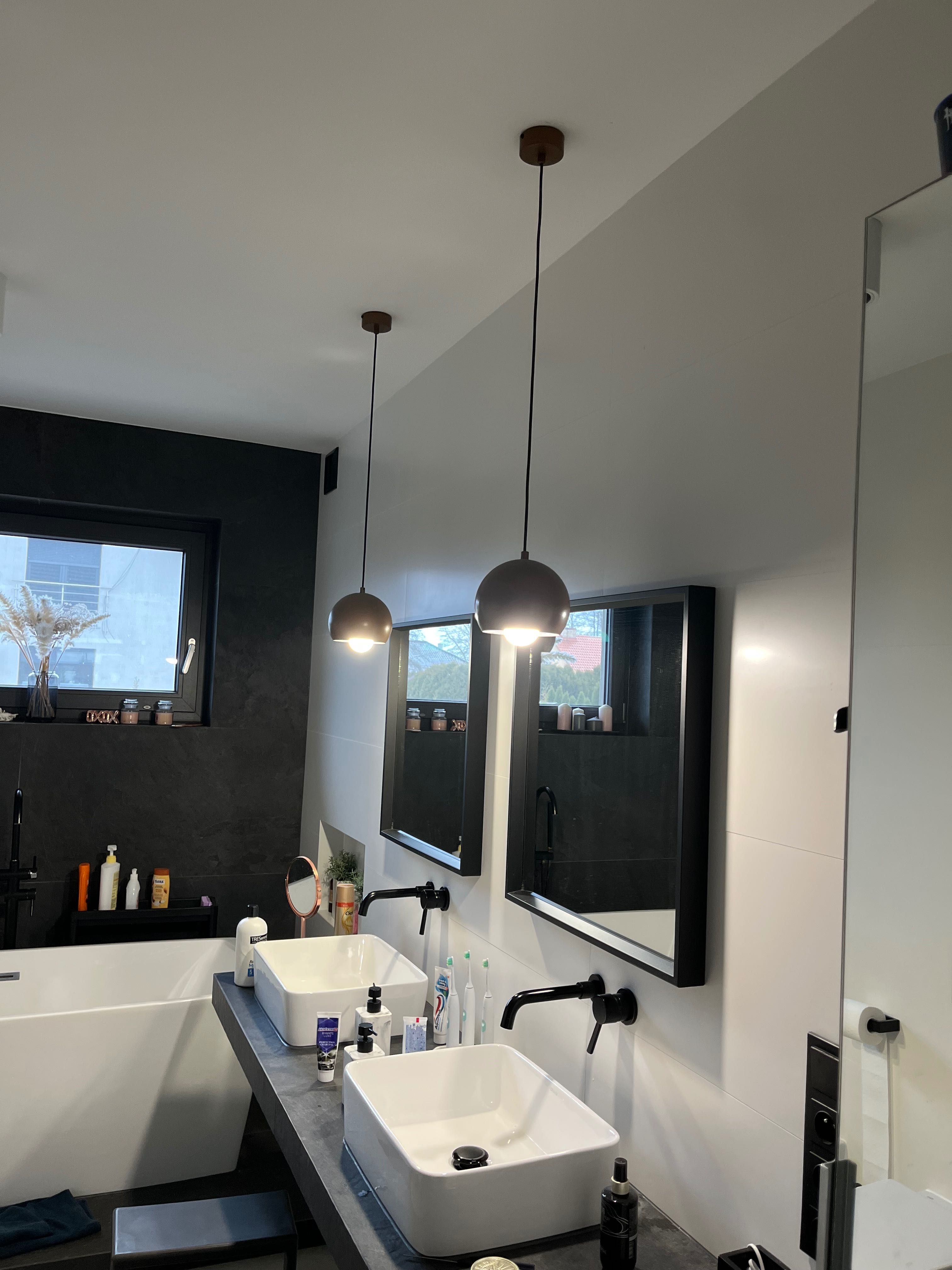 Lampa wisząca miedzą a