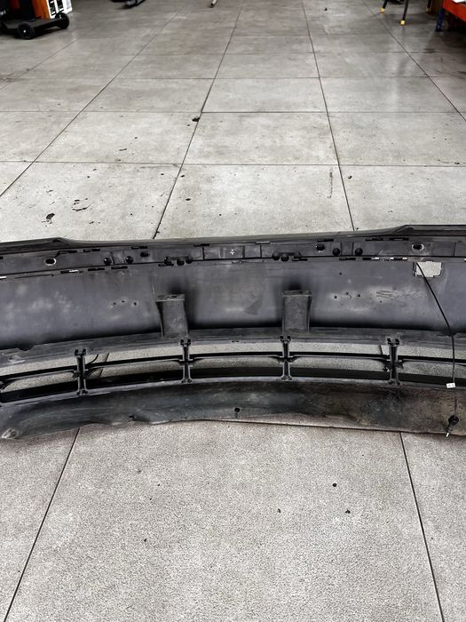 Продам передний бампер с противотуманками на BMW e46 рест.