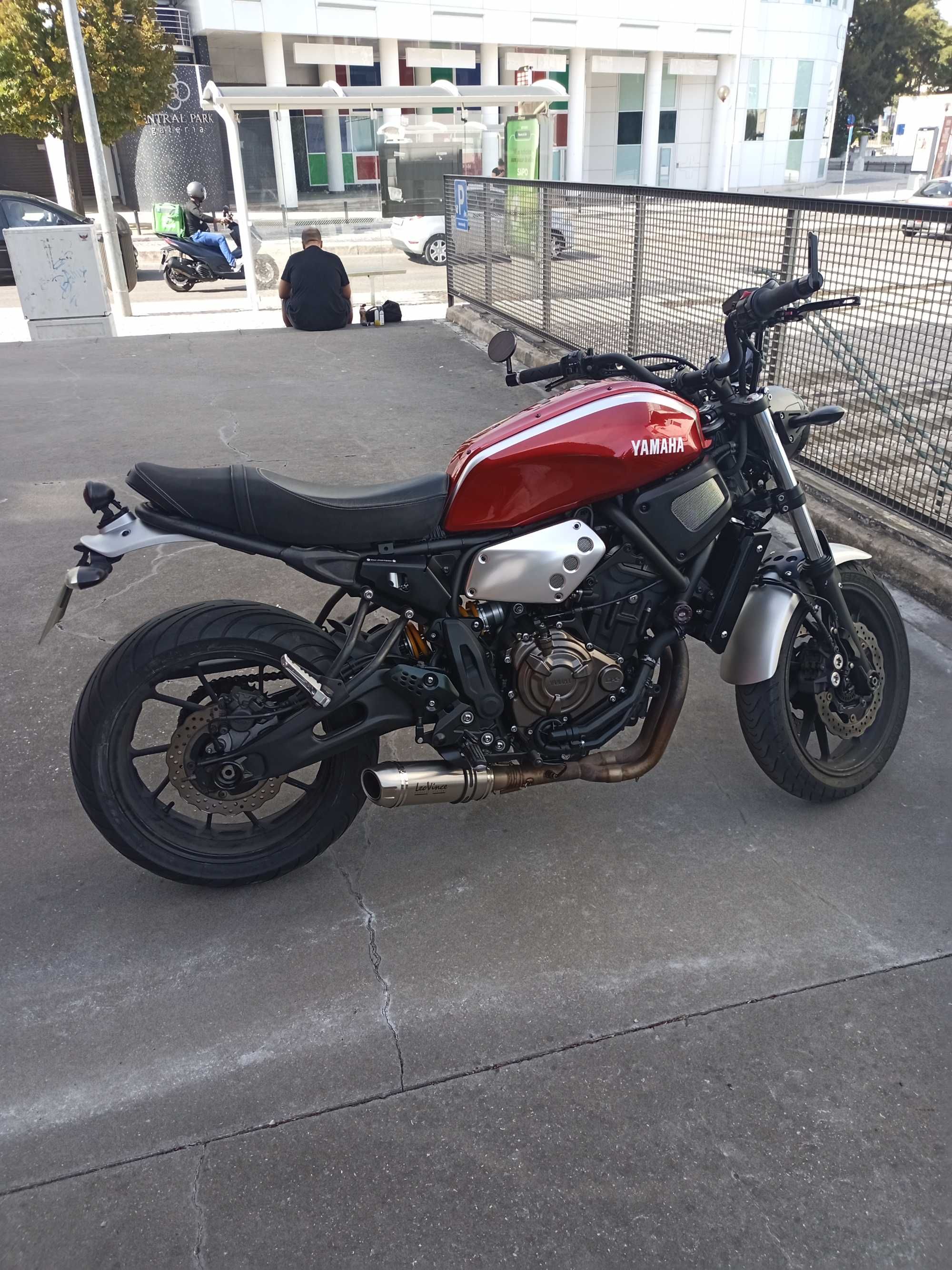 XSR 700 Estilosa, Potente e Agradável