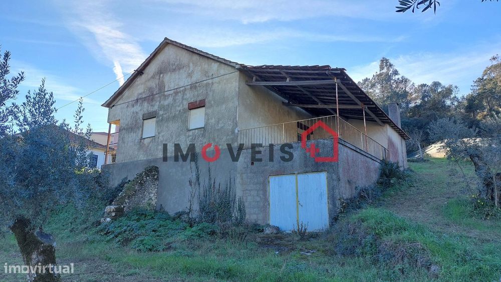 Moradia e terreno com seis mil metros quadrados!