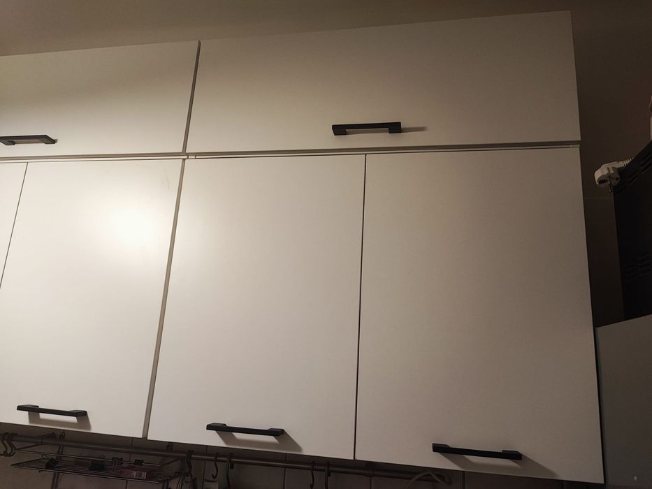 Szafki kuchenne wiszące białe