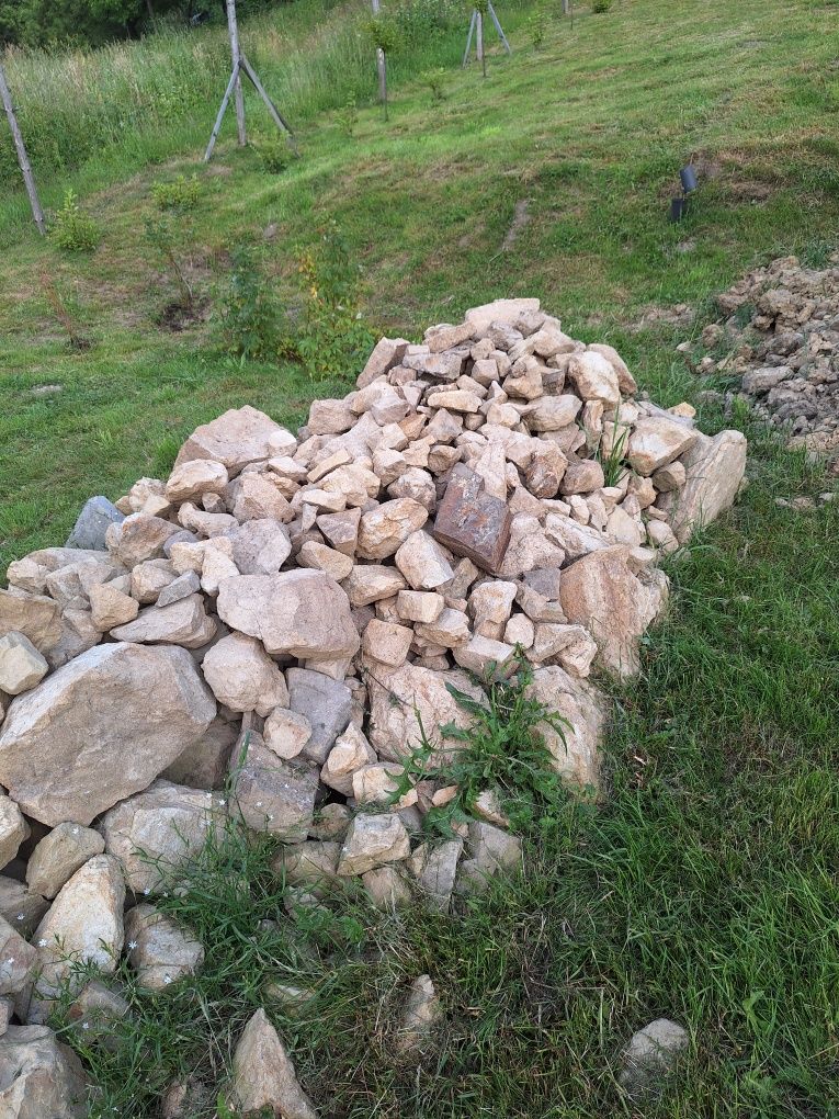 Sprzedam kamień w większości piaskowiec