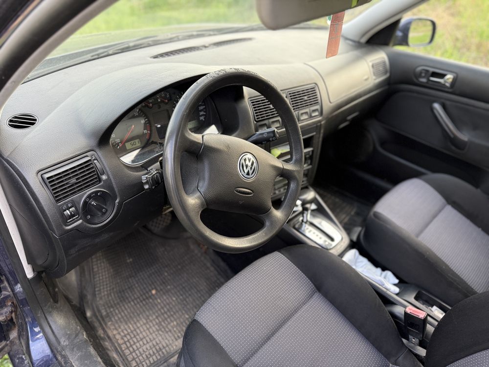 Golf 4  1,6 automat .