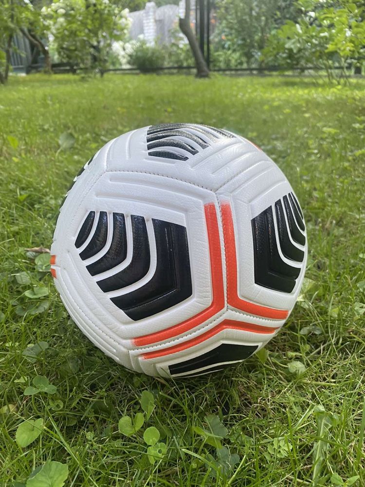 М’яч футбольний розмір 5 напівпрофесійний