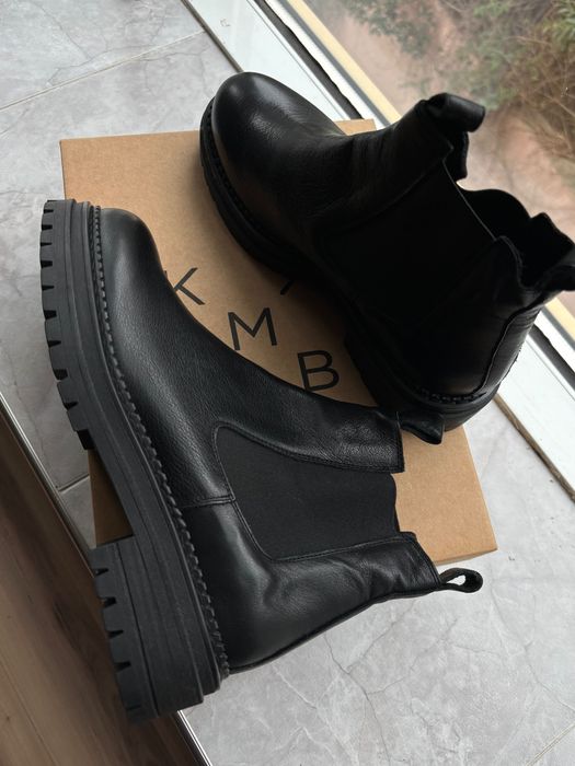 Женские кожаные ботинки Челси KMB