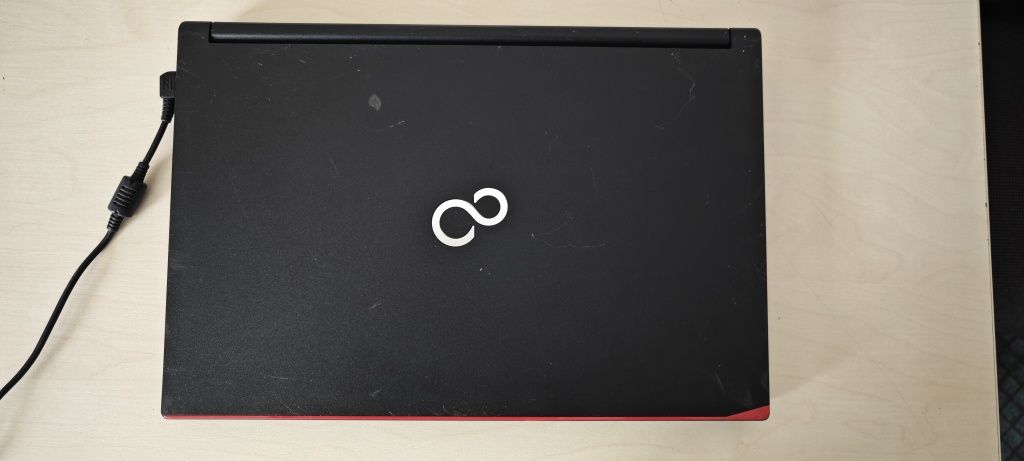 Ноутбук для роботи або навчання Fujitsu E556 i3 6Gen, 8Gb DDR4, 128Gb